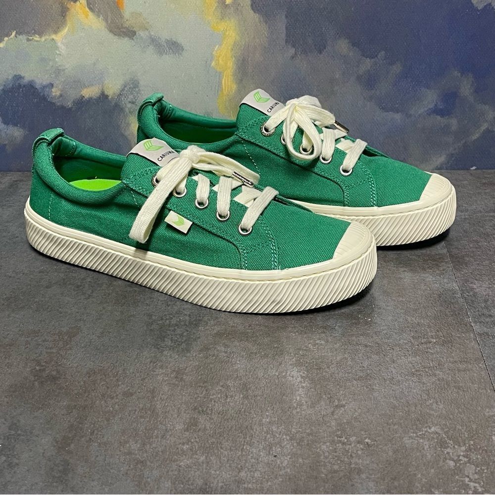 Cariuma Green Canvas OCA Low Cut Women's Sneakers Size 8M